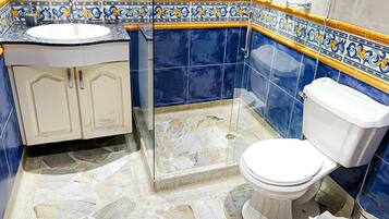 Villa | Bagno | Doccia, asciugamani