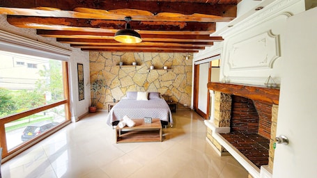 Decoración personalizada, muebles diferentes y wifi gratis