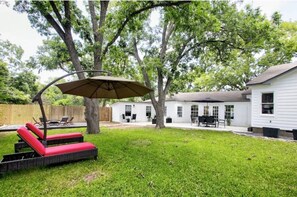 Terrace/patio - The Winehouse: A Modern, Instagram-worthy Retreat (Fredericksburg)