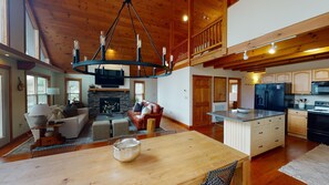 Living area - Lake Keowee Cabin: Peaceful and Bright (Seneca)