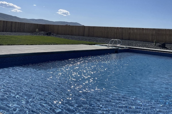Piscina a l'aire lliure i piscina climatitzada