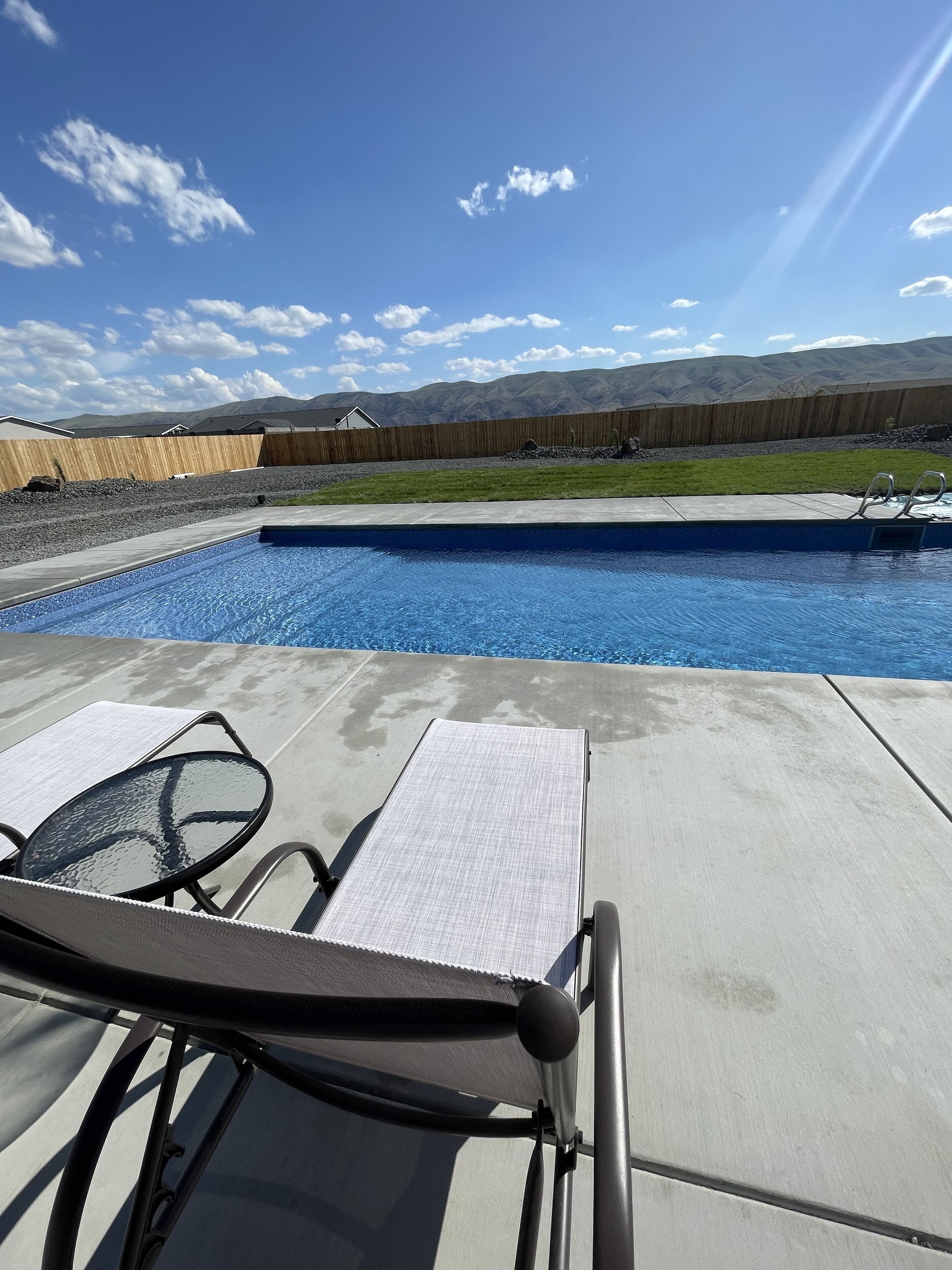 حمّام سباحة خارجي، حمّام سباحة مُدفَّأ