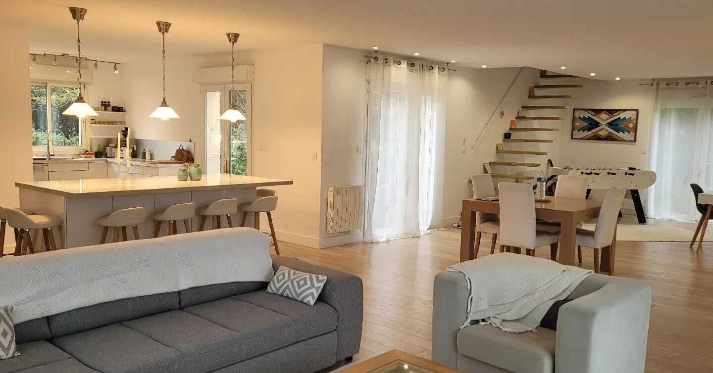 Smart TV, chimenea y futbolito 