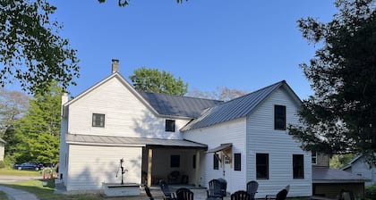 Wow! Only 3 min to Gore Mtn! King bed too