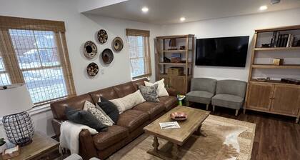 Wow! Only 3 min to Gore Mtn! King bed too