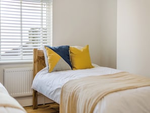 6 bedrooms, free WiFi, bed sheets