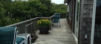 A short walk to Ditch Plains Beach cliffs,Shadmore Park,beach. Openings in Sept!