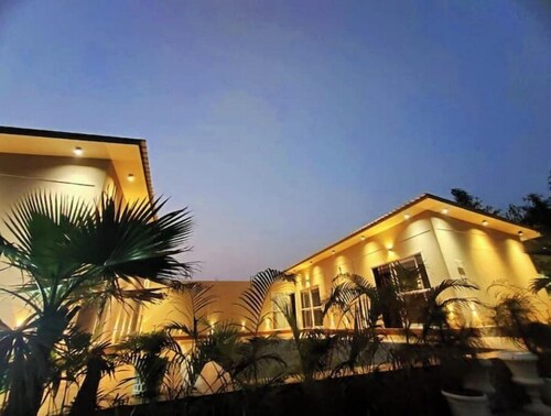 Cheerful 4-Bedroom With Pool.