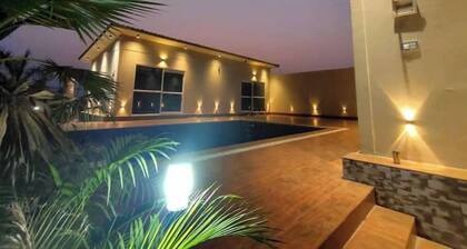 Cheerful 4-Bedroom With Pool.