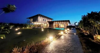 Luxurious farmstay Near ExpoMart, Noida