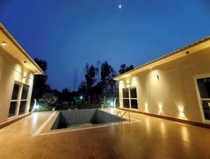 Pool - Beautiful Farm House in Noida (Noida)