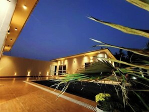Pool - Beautiful Farm House in Noida (Noida)