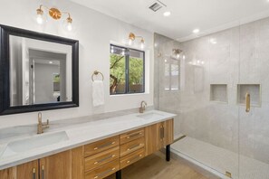 Hair dryer, towels - Pickleball | Basketball | Game Room | Golf Course (Scottsdale)