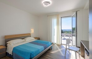 4 bedrooms, travel crib, free WiFi