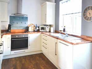 Dishwasher, cookware/dishes/utensils