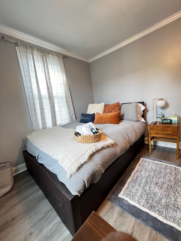 3 habitaciones, escritorio, tabla de planchar con plancha y wifi 