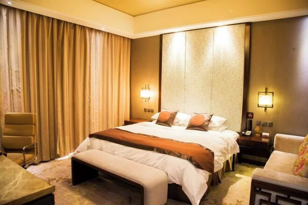 婴儿床