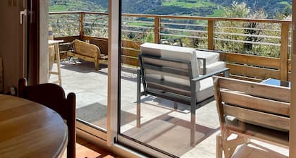 Comfortable Cottage – Sleeps 15 – Panoramic Mountain View, Terrace, Hautes-Alpes