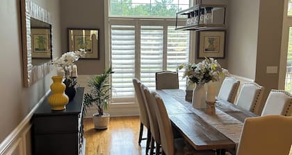 Master’s Rental - Golf course view in Woodside’s beautiful gated community!