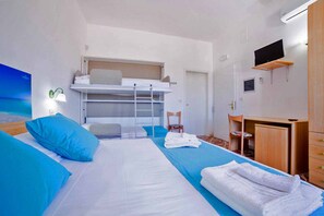 スタンダード 4 人部屋 | デスク、WiFi (無料)、ベッドシーツ、車椅子でアクセスできる設備