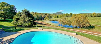 14-Person House with Pool and Hot Tub on Spectacular Estate