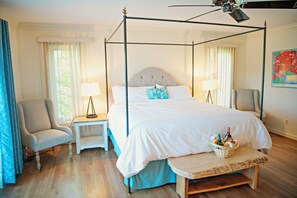 7 bedrooms, desk, iron/ironing board, travel cot - 14-Person House with Pool and Hot Tub on Spectacular Estate (Castleton)