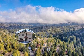 Exterior - Sky Ridge Cabin   · Culdesac w/ Level Entry Access & Entertainment (Twin Peaks)