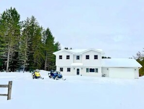 Exterior - Adventurers paradise! spacious cabin on trails end (Land O' Lakes)