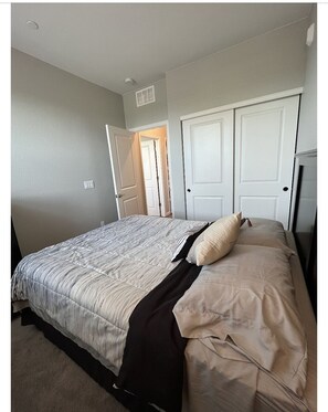 2 bedrooms, in-room safe, iron/ironing board, free WiFi