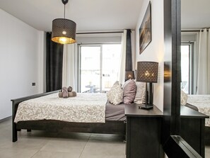 3 chambres, fer et planche à repasser, accès Internet, draps fournis