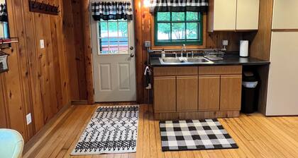 Secluded, quaint, updated 2 Bdrm on the Lake, Fire pit, wildlife, biking