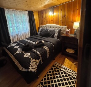 2 bedrooms, WiFi (free), bed sheets