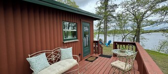 Secluded, quaint, updated 2 Bdrm on the Lake, Fire pit, wildlife, biking