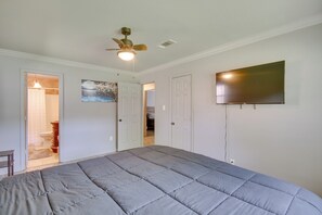 4 bedrooms, desk, WiFi, bed sheets - Inviting Gulfport Home w/ Private Pool & Yard (Gulfport)