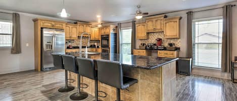 Coffee/tea maker, fridge, microwave, stovetop
