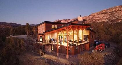 Luxury Zion Retreat | Views, Hot Tub & Sleeps 14