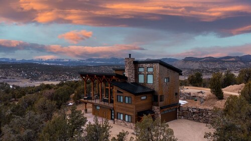 Panoramic Views & Hot Tub near Zion/Bryce