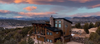 Panoramic Views & Hot Tub near Zion/Bryce