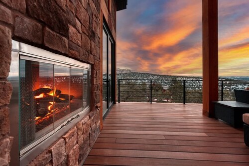 Luxury Zion Retreat w/ Hot Tub & Views Sleeps 14