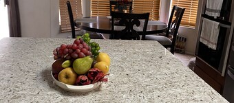 Cozy family home. Minutes away from west gate ( state farm stadium)!!