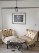 标准单人房, 1 张特大床 (Queen) | 客房内保险箱、办公桌、笔记本电脑工作区、  遮光窗帘