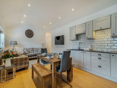 3 bedroom accommodation in Upper Midhope