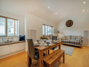 Dining - 3 bedroom accommodation in Upper Midhope (Upper Midhope)