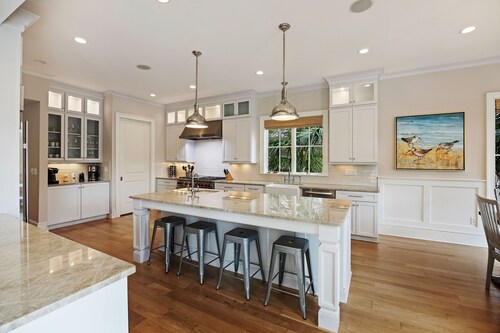 7 Bed Lux Home on Bufflehead w/ Private Pool