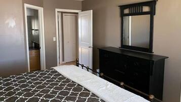 4 多间卧室、免费 WiFi、床单