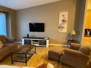 TV connectée, jeux vidéo, lecteur de DVD, baby-foot