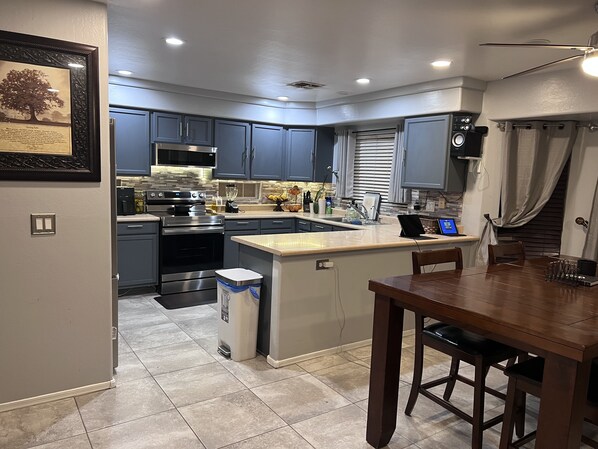Private kitchen - 2023 Super Bowl - Complete Home Rental- 5miles from Stadium (El Mirage)