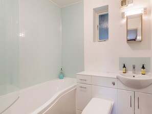 Towels - 2 bedroom accommodation in Ridgeway Cross, near Malvern (Ridgeway Cross, near Malvern)