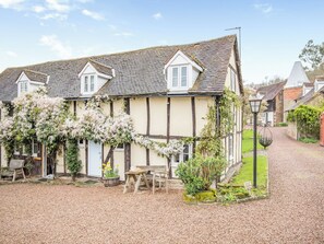 Exterior - 2 bedroom accommodation in Ridgeway Cross, near Malvern (Ridgeway Cross, near Malvern)