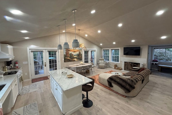 Smart TV, fireplace